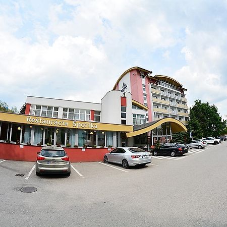 Alexandra Sport Hotel Púchov Buitenkant foto