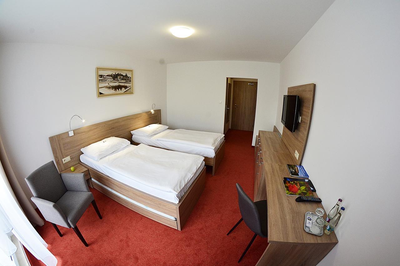 Alexandra Sport Hotel Púchov Buitenkant foto