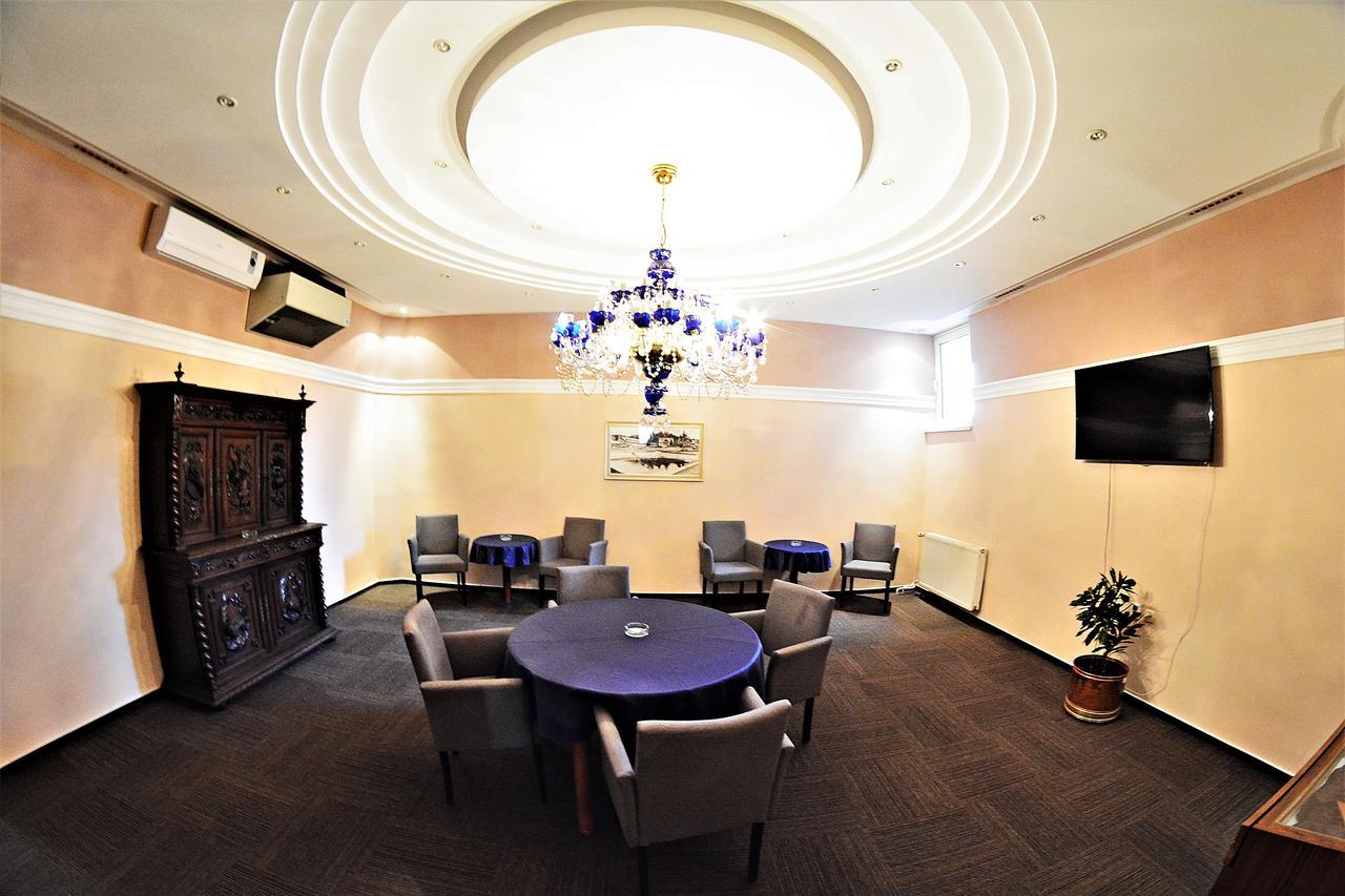 Alexandra Sport Hotel Púchov Buitenkant foto