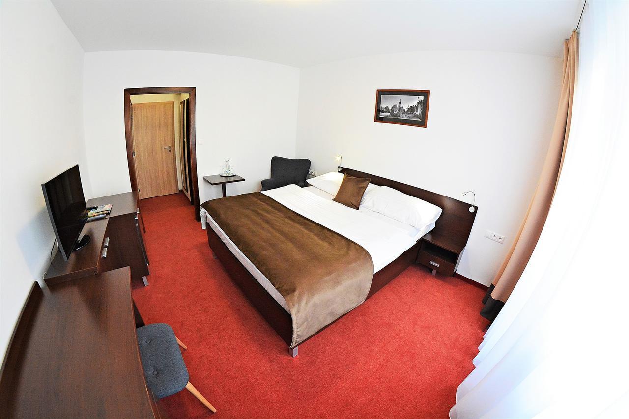 Alexandra Sport Hotel Púchov Buitenkant foto
