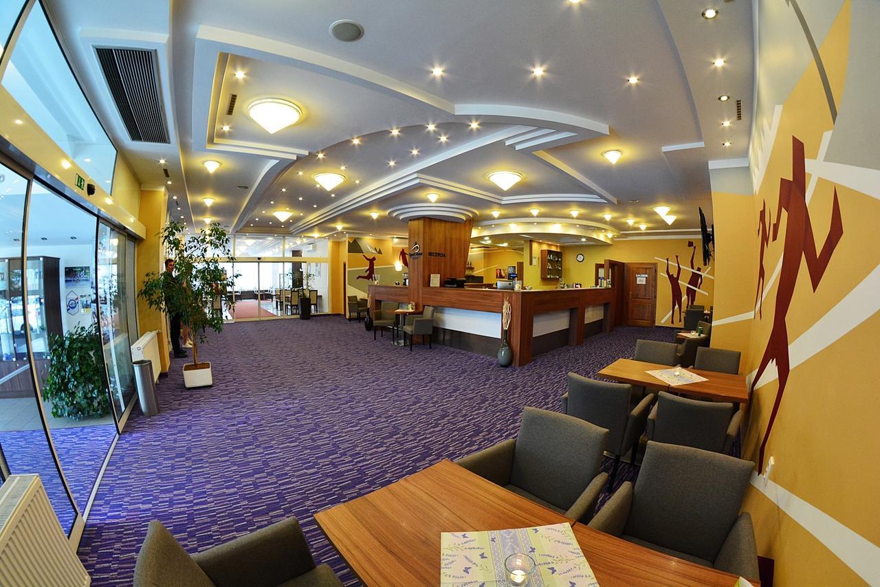 Alexandra Sport Hotel Púchov Buitenkant foto
