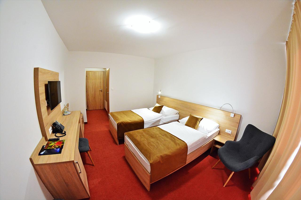 Alexandra Sport Hotel Púchov Buitenkant foto